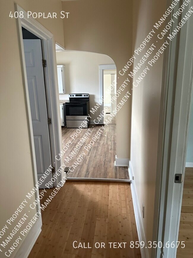 Building Photo - 408 Poplar St