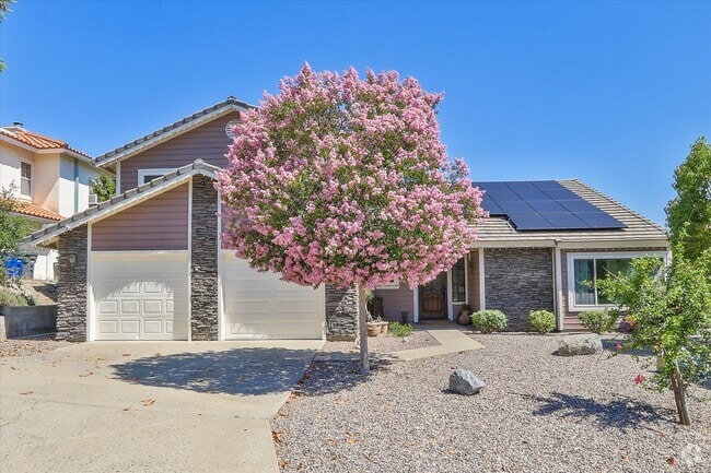 Building Photo - 15549 Vista Vicente Dr