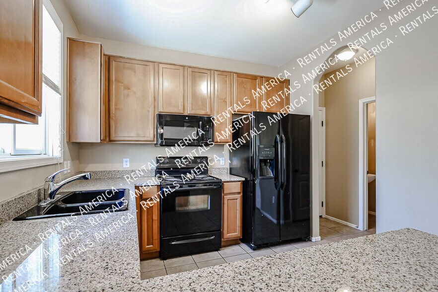 Building Photo - 3908 E Sabra Ln