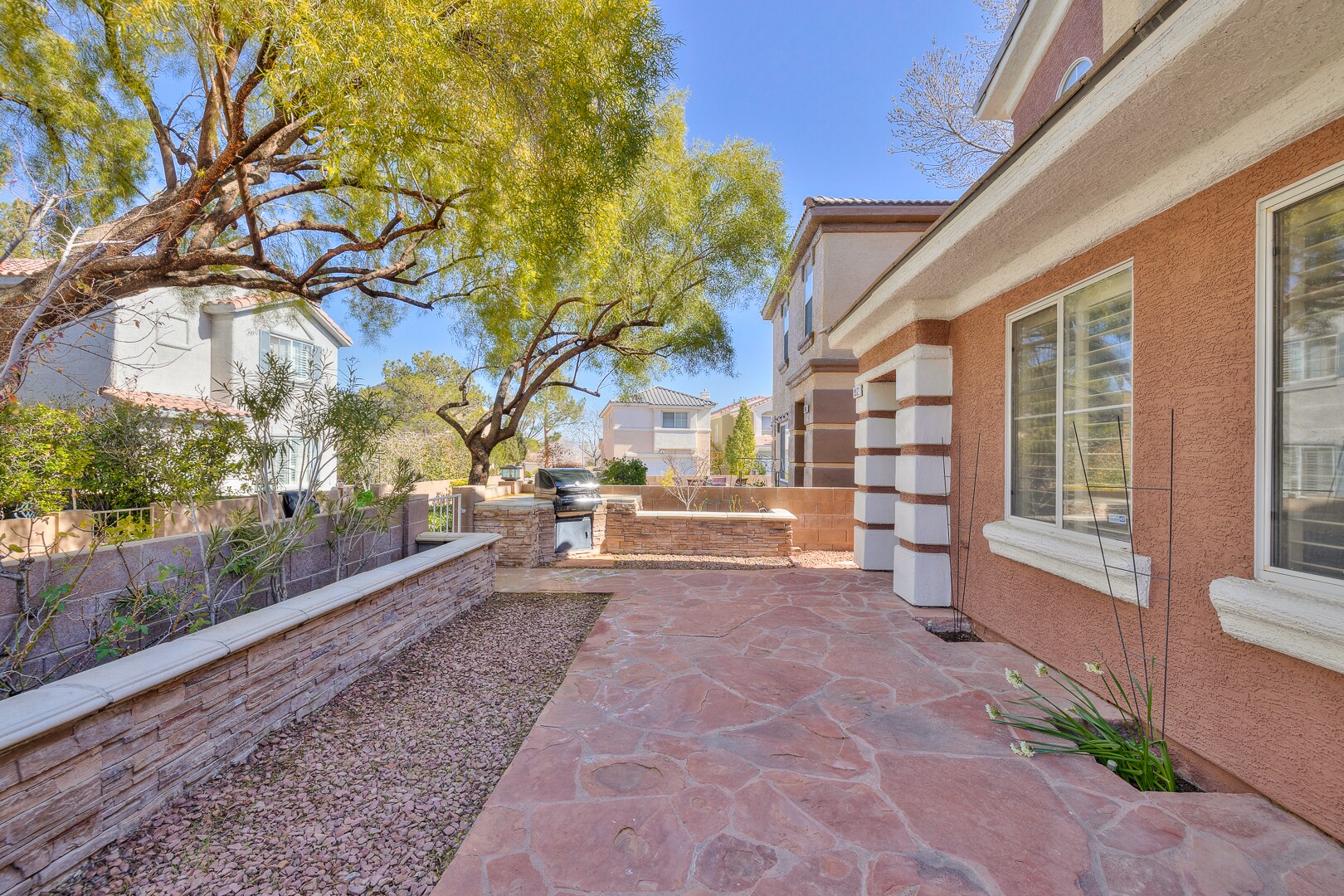 Building Photo - 9912 Via Toro Ave