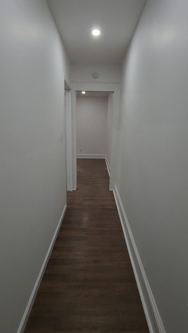 Building Photo - 128 East Ave