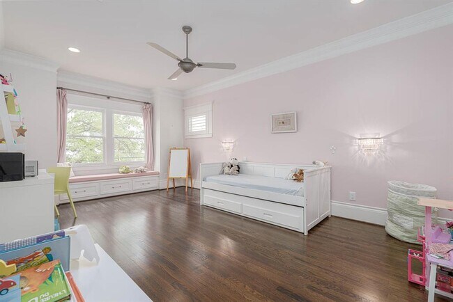 Building Photo - 808 Merrill St