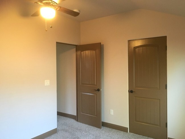 Building Photo - 74 W 100 S