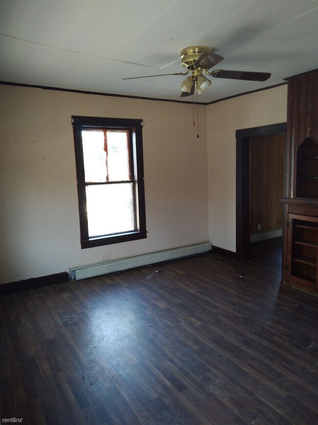 Building Photo - 3 br, 1 bath House - 212 South Street