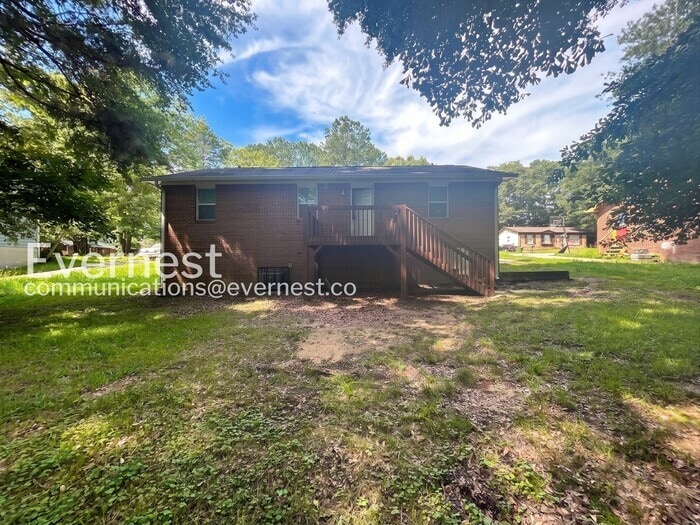 Building Photo - 715 W Creek Cir