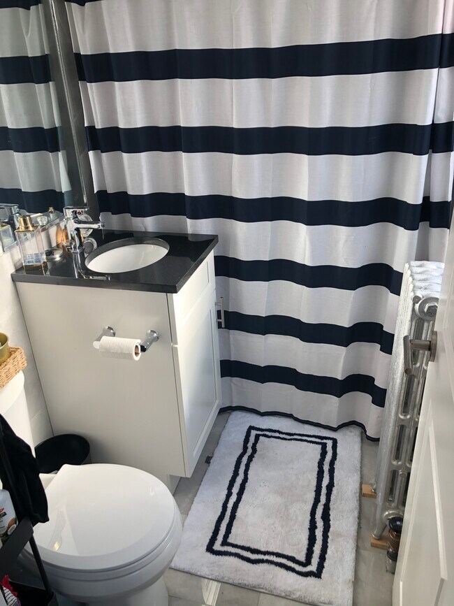 Building Photo - 4424-4432 N Wolcott Ave