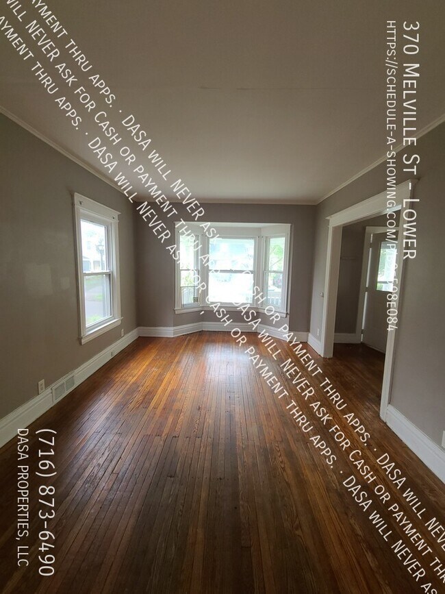 Building Photo - 370 Melville St