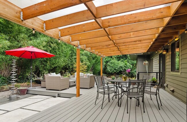 Building Photo - Stunning Portland Home with Open Floor Plan, Gourmet Kitchen, and Spa-Like Bathroom!