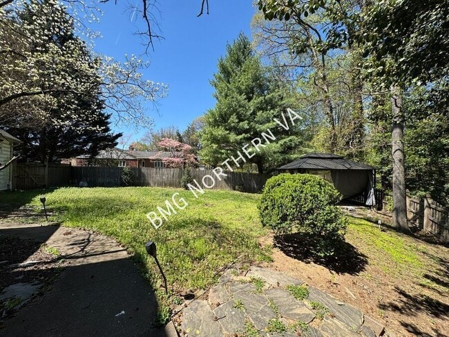 Building Photo - 6600 Braddock Rd