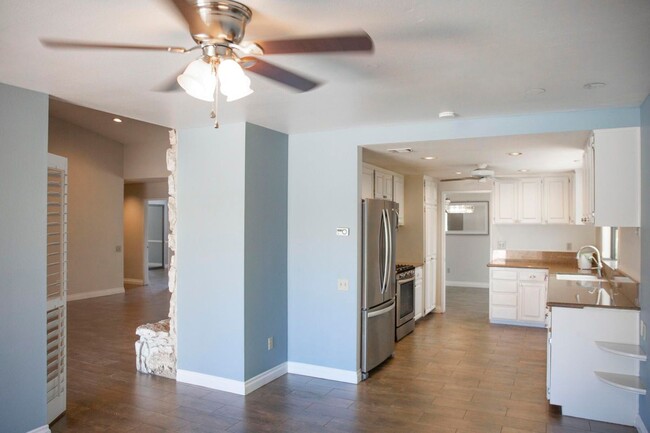 Building Photo - 40588 Clover Ln