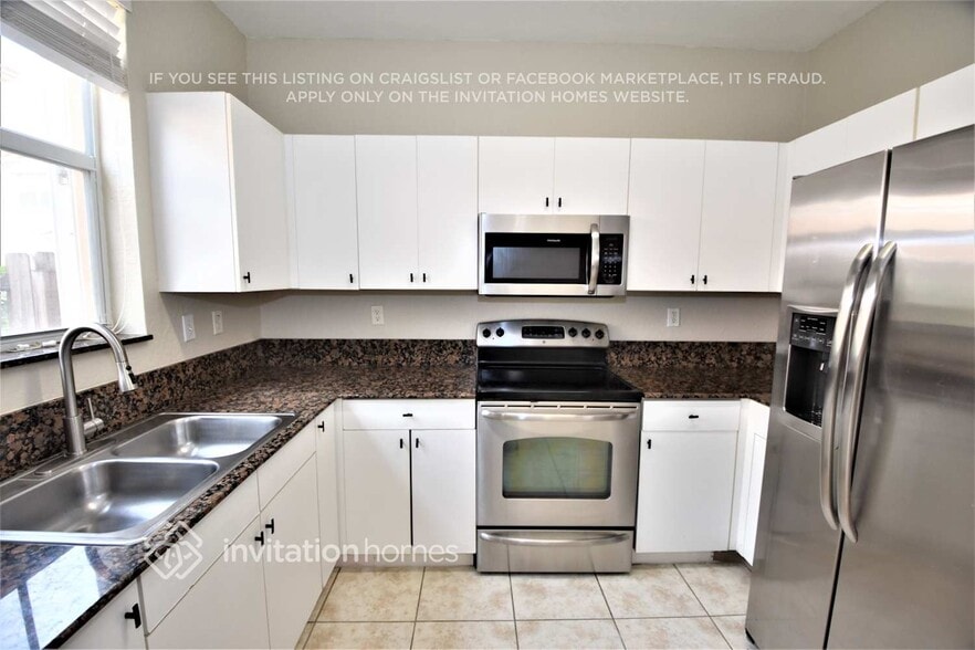 Building Photo - 8624 NW 112th Pl