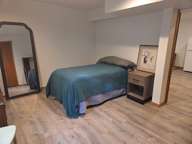 1 bedroom - 3643 Roundtree Ct