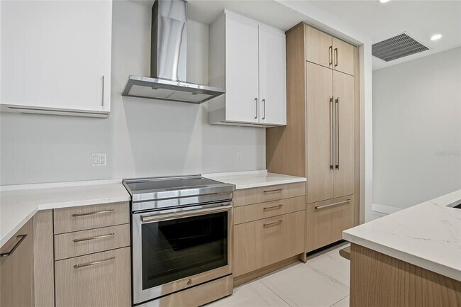 Building Photo - 275 1st Ave S