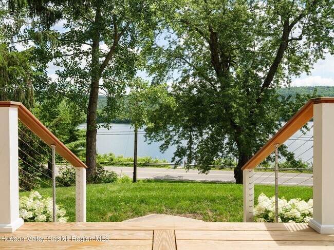 Building Photo - 121 Queechy Lake Dr