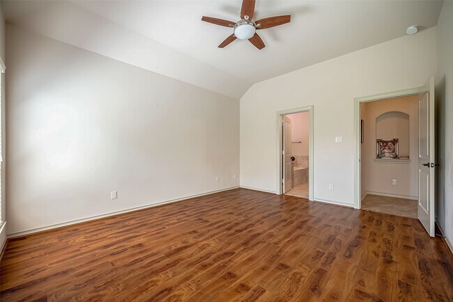 Building Photo - 2211 Argos Dr