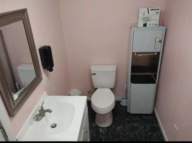 Building Photo - 868 Main St