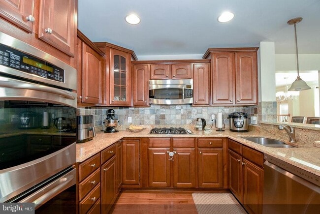 Building Photo - 15260 Rosemont Manor Dr