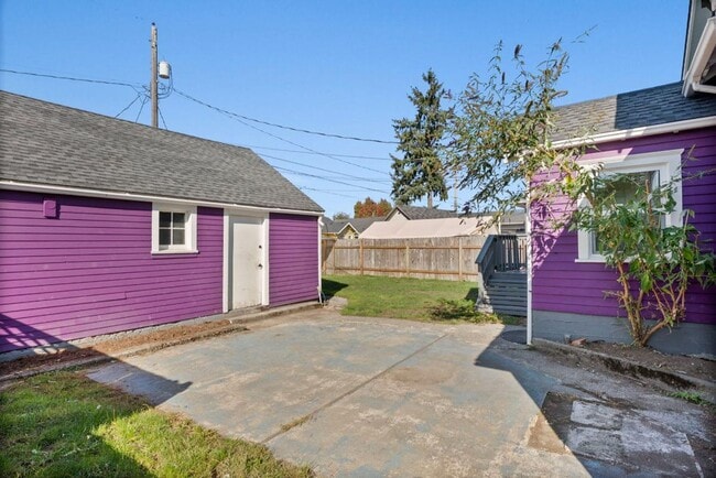 Building Photo - Spacious 3-Bed Tacoma Home w/ Office, A/C,...