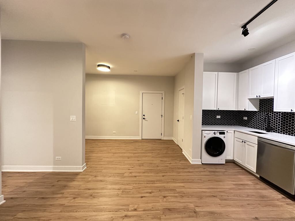 Building Photo - 659 W Wrightwood Ave