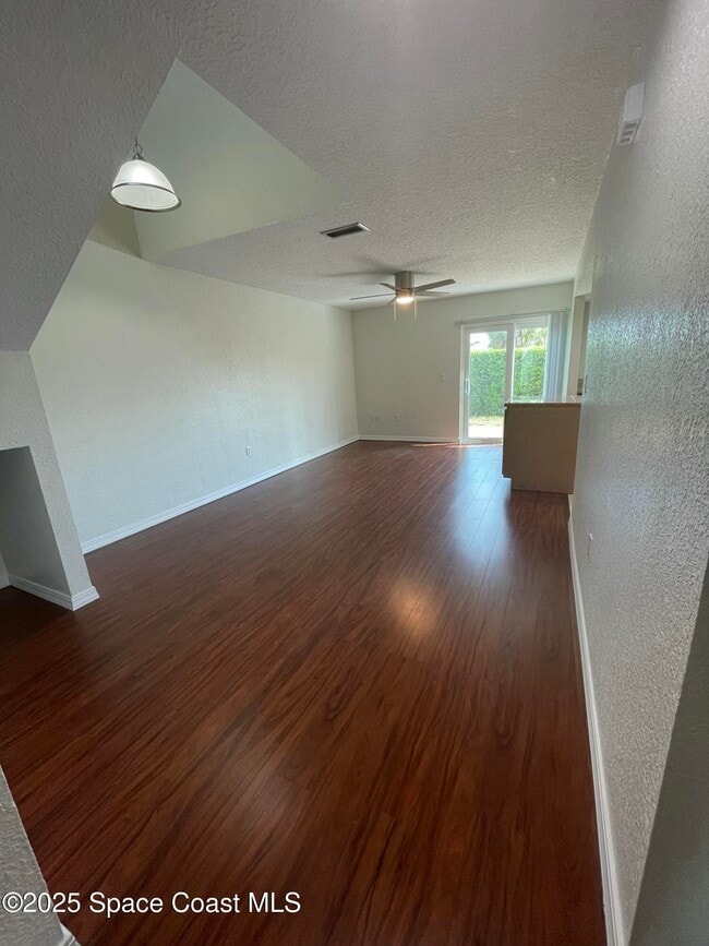 Building Photo - 503 Summerset Ct