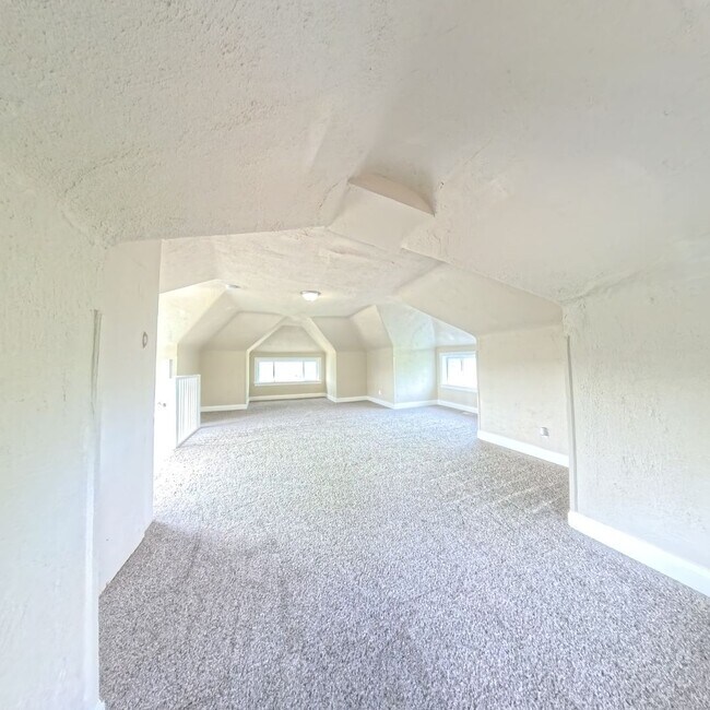 Building Photo - Updated 6 bedroom 2 bathroom home