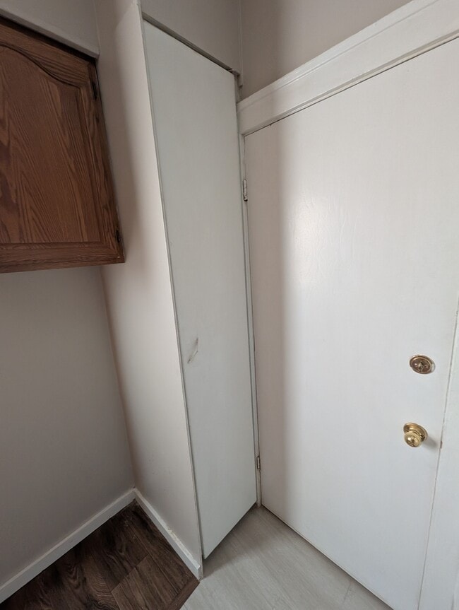 Building Photo - 2202 1 Bed 1 Bath