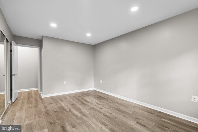 Building Photo - 18302 Streamside Dr