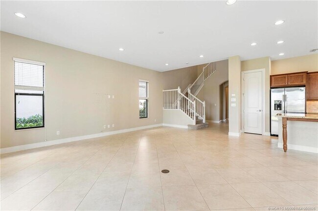 Building Photo - 569 SE Fascino Cir