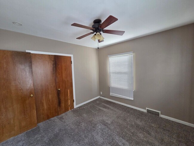 Building Photo - 3 Bedroom Cedar Falls House