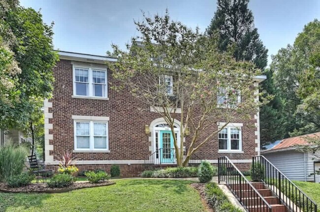 Building Photo - 518 Lamar Ave