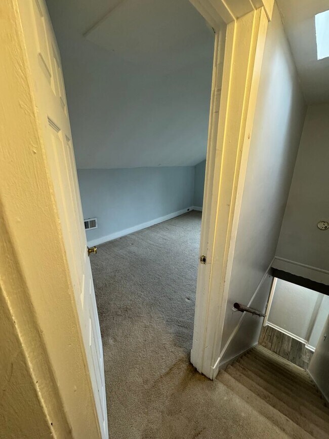 Building Photo - Spacious Private Oasis - 3 Bedroom 2 Bathr...