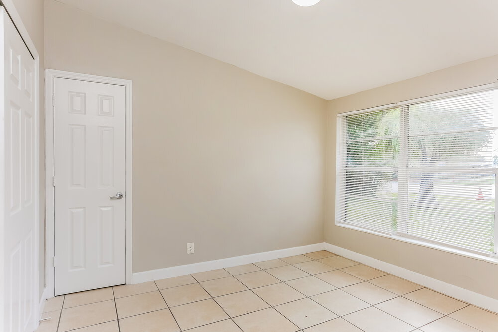 Building Photo - 570 SW 31st Ave