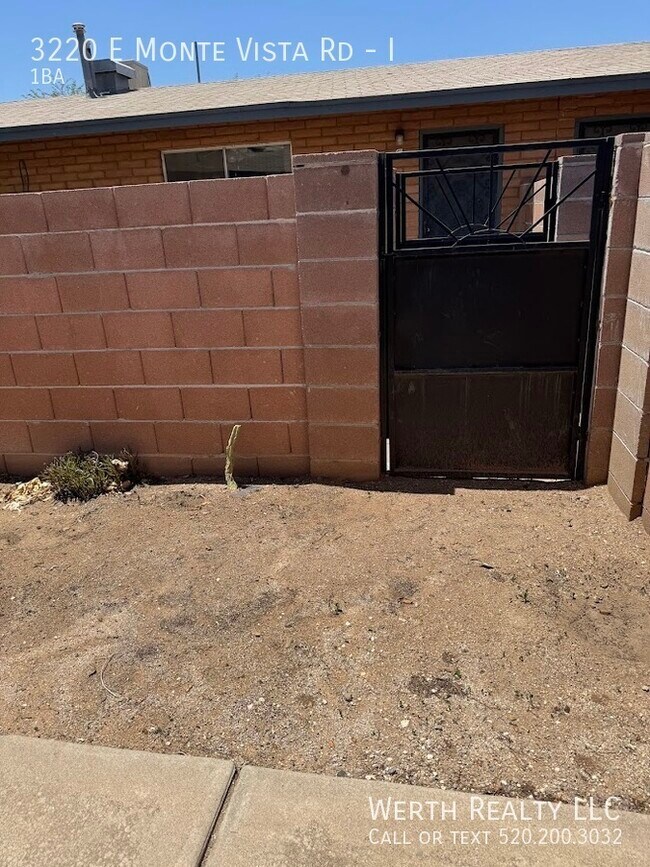 Building Photo - 3220 E Monte Vista Dr