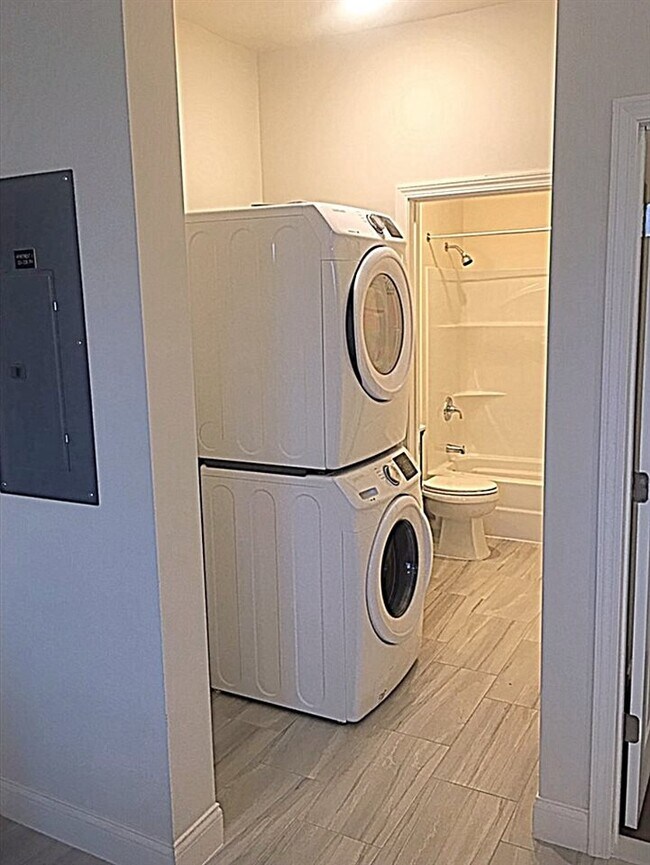 Building Photo - 1107 4th Ave