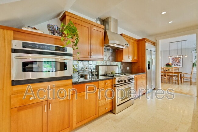 Building Photo - 714 Greer Rd