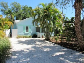 Building Photo - GULFPORT FURN. COTTAGE 2/2 EIGHT MONTH REN...