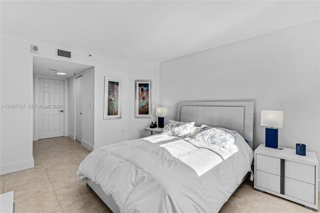 Building Photo - 5880 Collins Ave