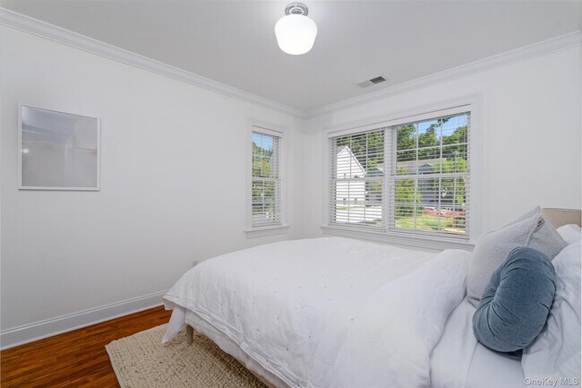 Building Photo - 412 Midland Ave