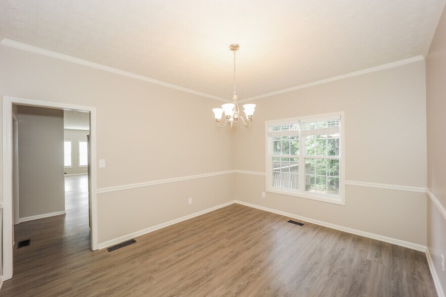 Building Photo - 220 Rock Hill Dr