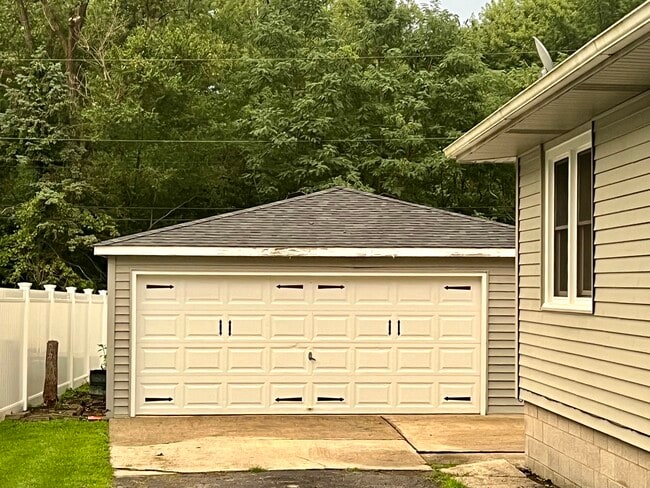 Building Photo - 7767 Montana St