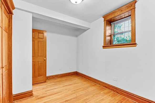 Building Photo - 3806 N Greenview Ave