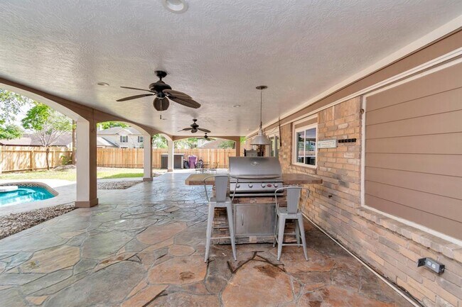 Building Photo - 12418 Mill Ridge Dr