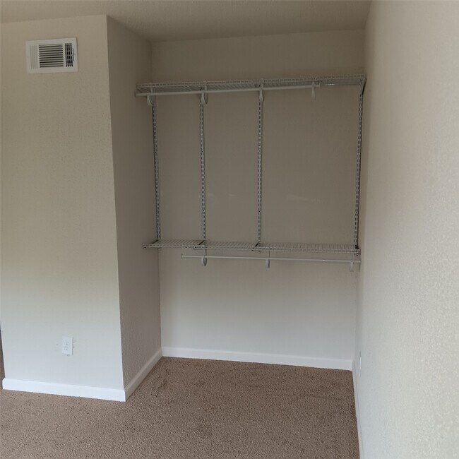 Building Photo - 5650 Birchmont Dr