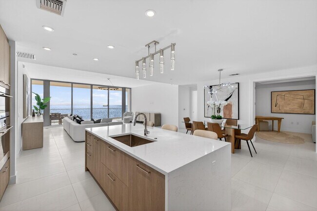 Building Photo - 153 N Seabreeze Blvd