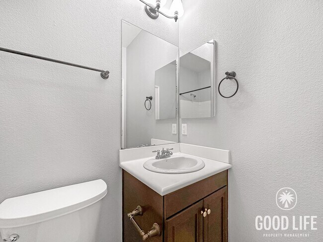 Building Photo - Elegant 3BR Residence in Exclusive Gated Community w/ AC & Garage!