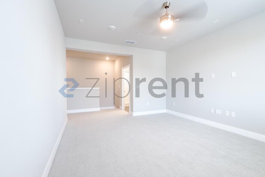 Building Photo - 905 Mirage Ln