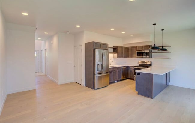 Building Photo - Townhouse 909