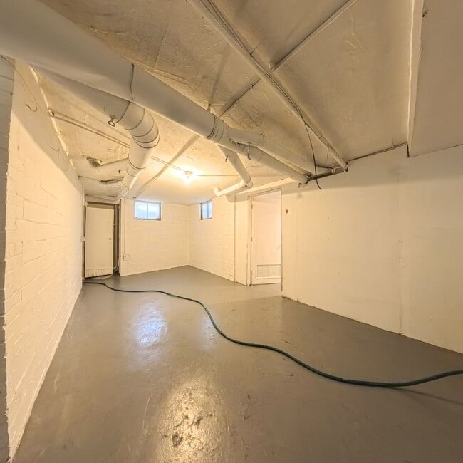 Building Photo - Beautiful 3 bedroom 1 bathroom home