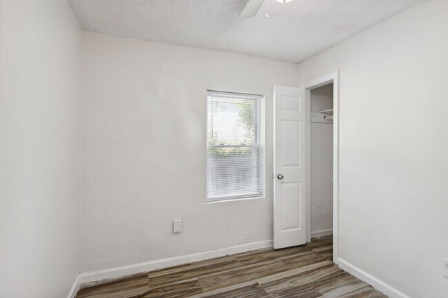 Building Photo - 619 Oliver St NW