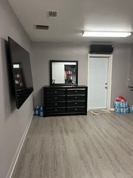Building Photo - 8044 Sandalwood Cir